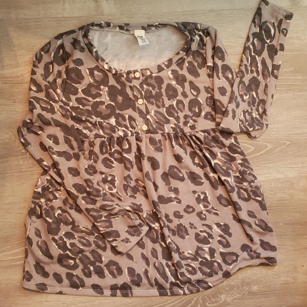 Long-sleeved top